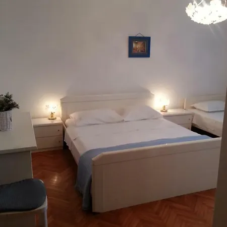 Laura Apartment Sisan